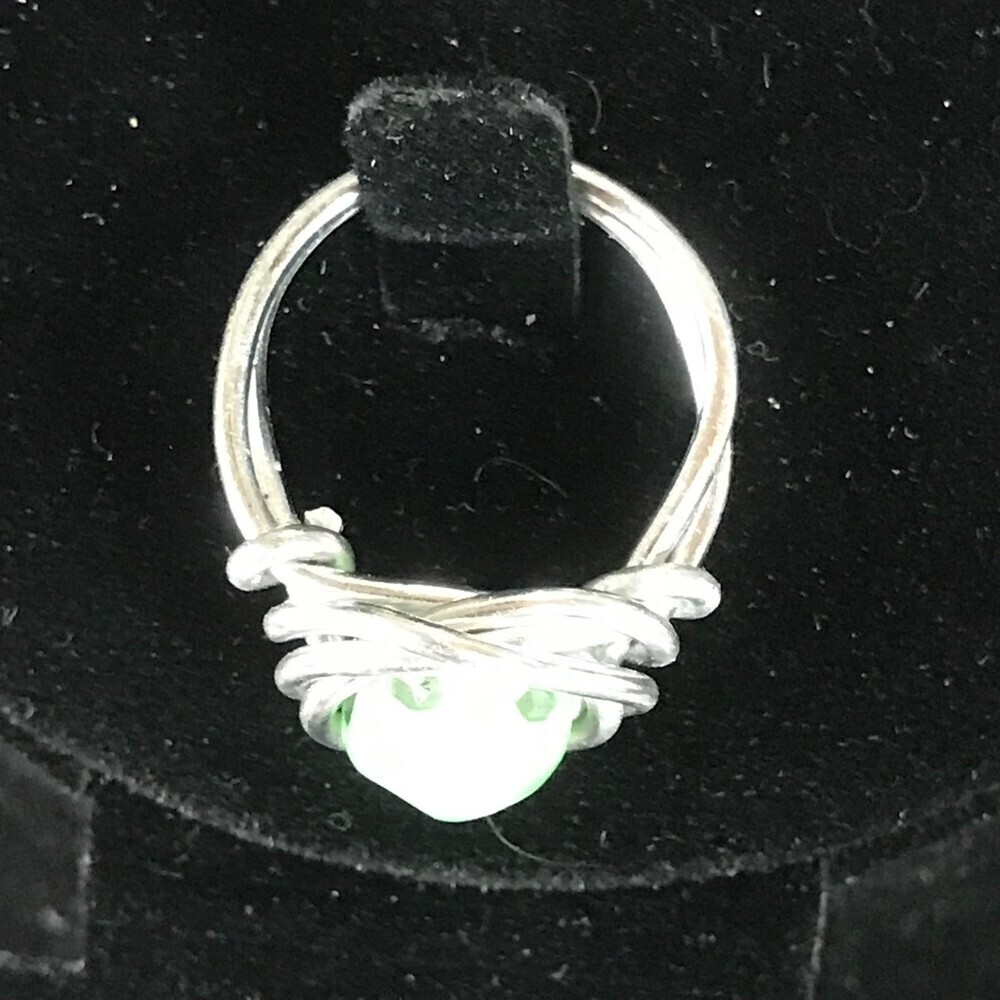 Handmade Green Bead and Wire Fashion Ring Size 7 - Picture 2 of 5